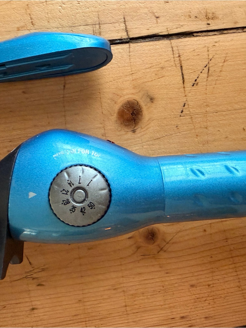 Curling Iron - Picture 2 of 4
